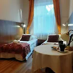 Red Carpet Premium 3*